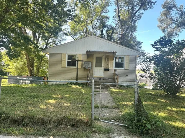 1737 14th Ave SE, Cedar Rapids, IA 52401