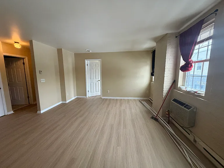 7 N Center St #3 — Photo 9