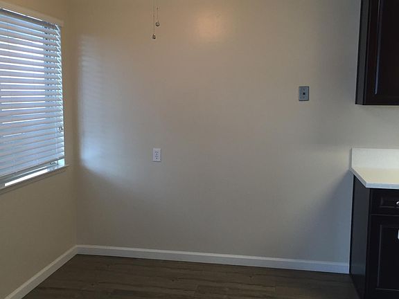 5th image of 40 Glen Eyrie Ave APT 25