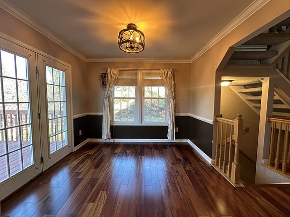 5th image of 141 Attic Ct