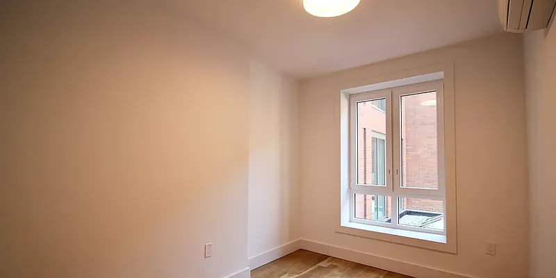 Rented by Loom Capital Group Inc. | media 24