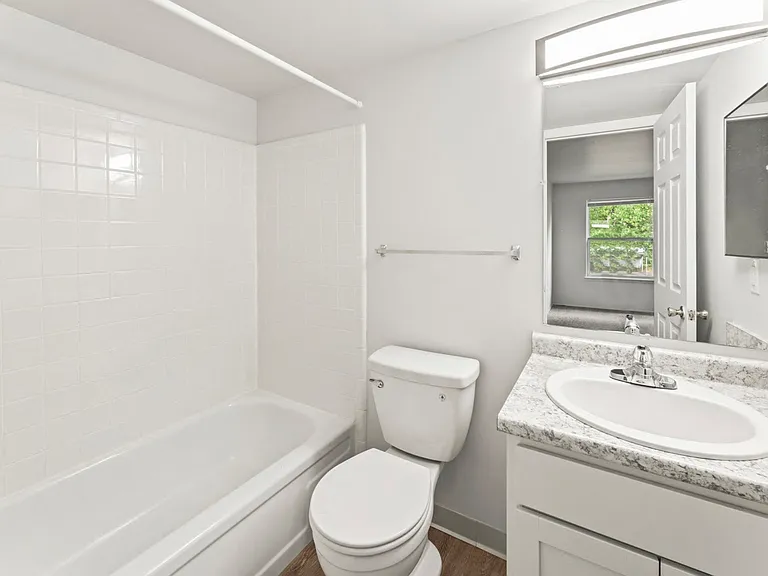 Apple Creek 2BR 2Ba