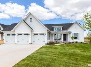 4820 Lakeside Dr, Bettendorf, IA 52722