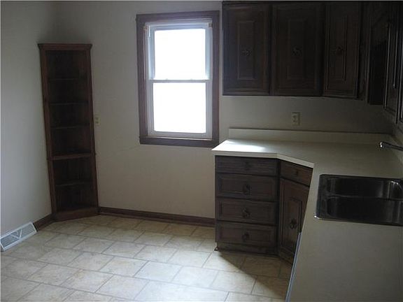 5th image of 10416 E 25th Ter S
