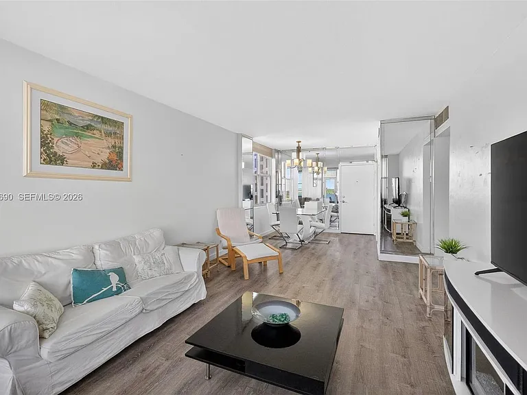 7441 Wayne Ave #8J — Photo 10
