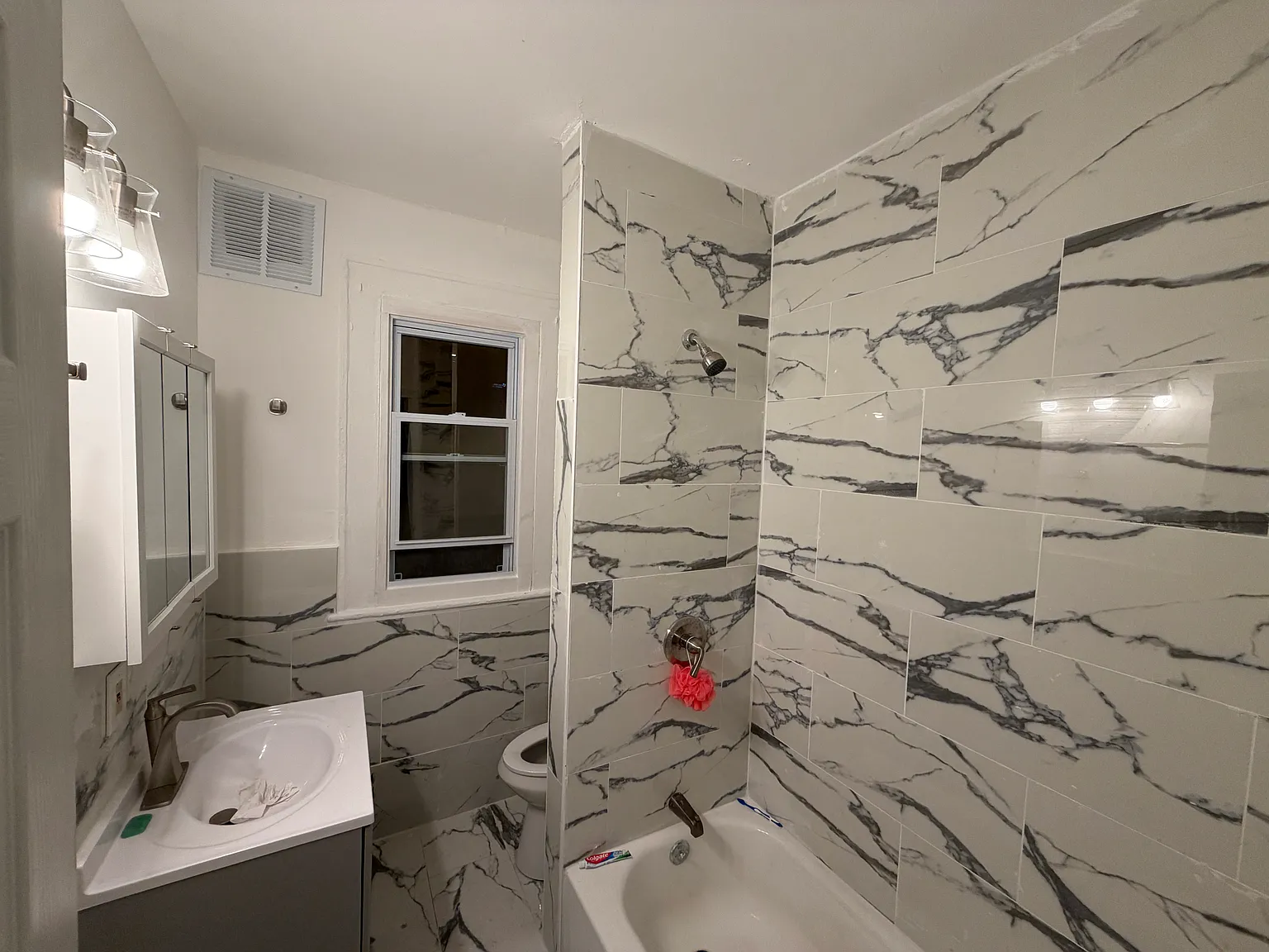 3 bed, 1400 sqft, $2,500 — Photo 2