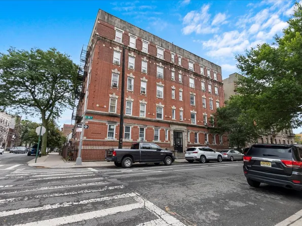 560 East 189th Street image 1 of 14