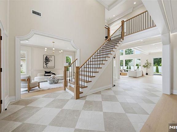 3rd image of 92 Oliver Road
