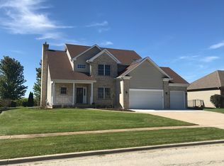 1851 Parkside Dr, Sycamore, IL 60178