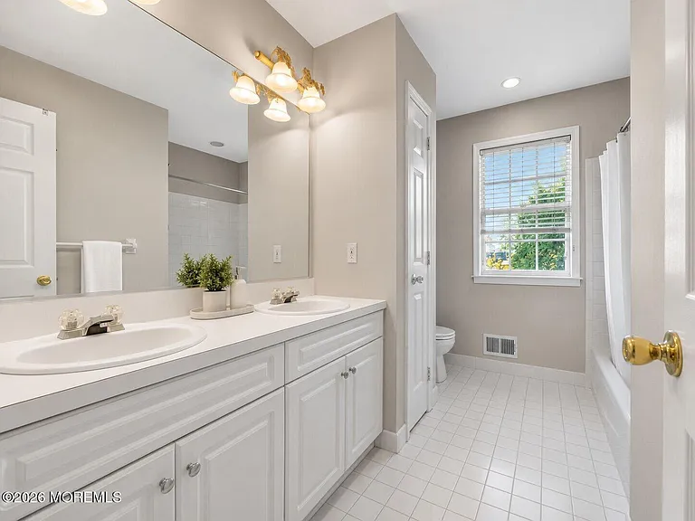 14 Heathrow Ct — Photo 32