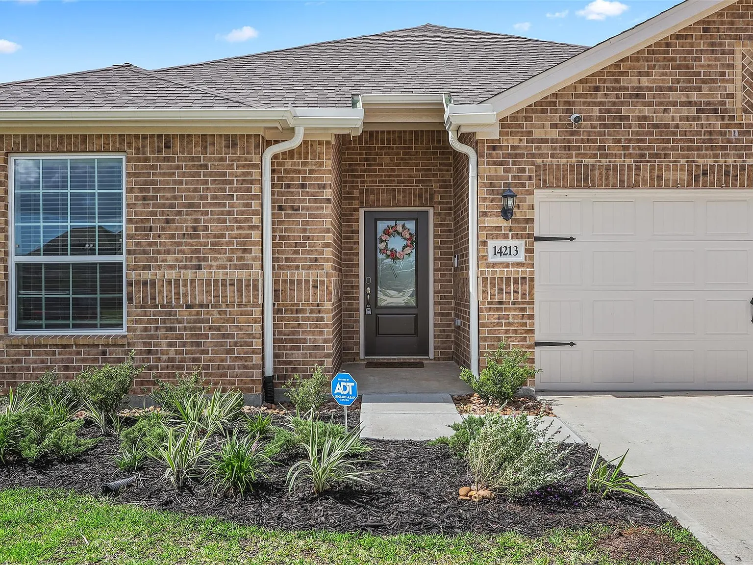 3 bed, 2.0 bath, 1624 sqft, $2,500 — Photo 3