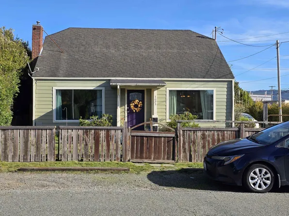 1023 K St, Crescent City, CA 95531