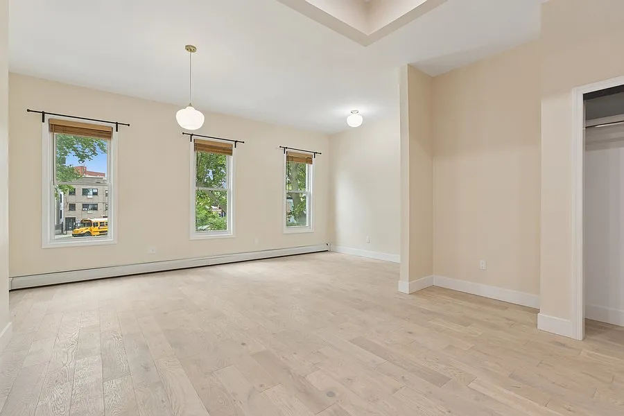 144 Somers Street — Photo 1