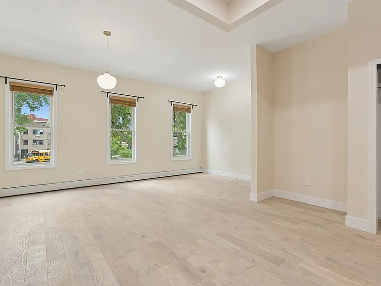 144 Somers St #2 — Photo 1