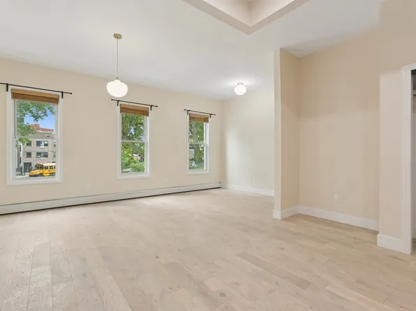 144 Somers Street image 1 of 9