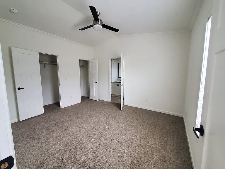 Dwelling at New Braunfels — Photo 53