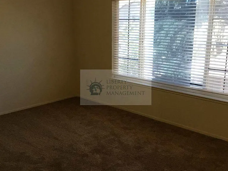 2413 Country Manor Dr — Photo 10