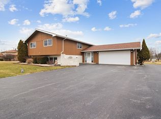 2858 E Pine Dr, Crete, IL 60417