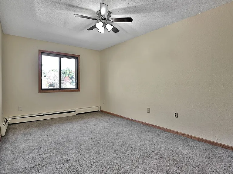 Oakridge Apartments — Photo 54
