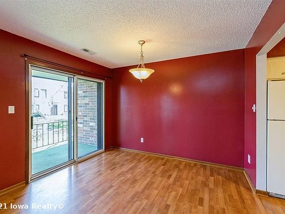 5th image of 4673 Woodland Ave Unit 8