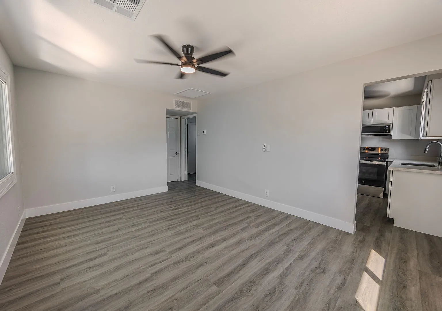 Oversized 800 SQ FT Boutique 1-Bed | Utilities Included | Steps to Main Street — Photo 2