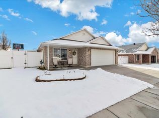 887 W 1570 N, Clinton, UT 84015