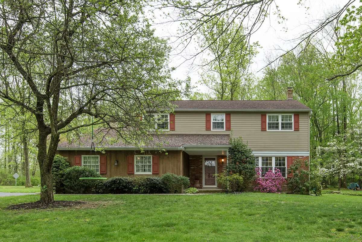 660 Maple Hill Dr photo 1