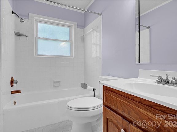 2nd image of 1209 Sterling St