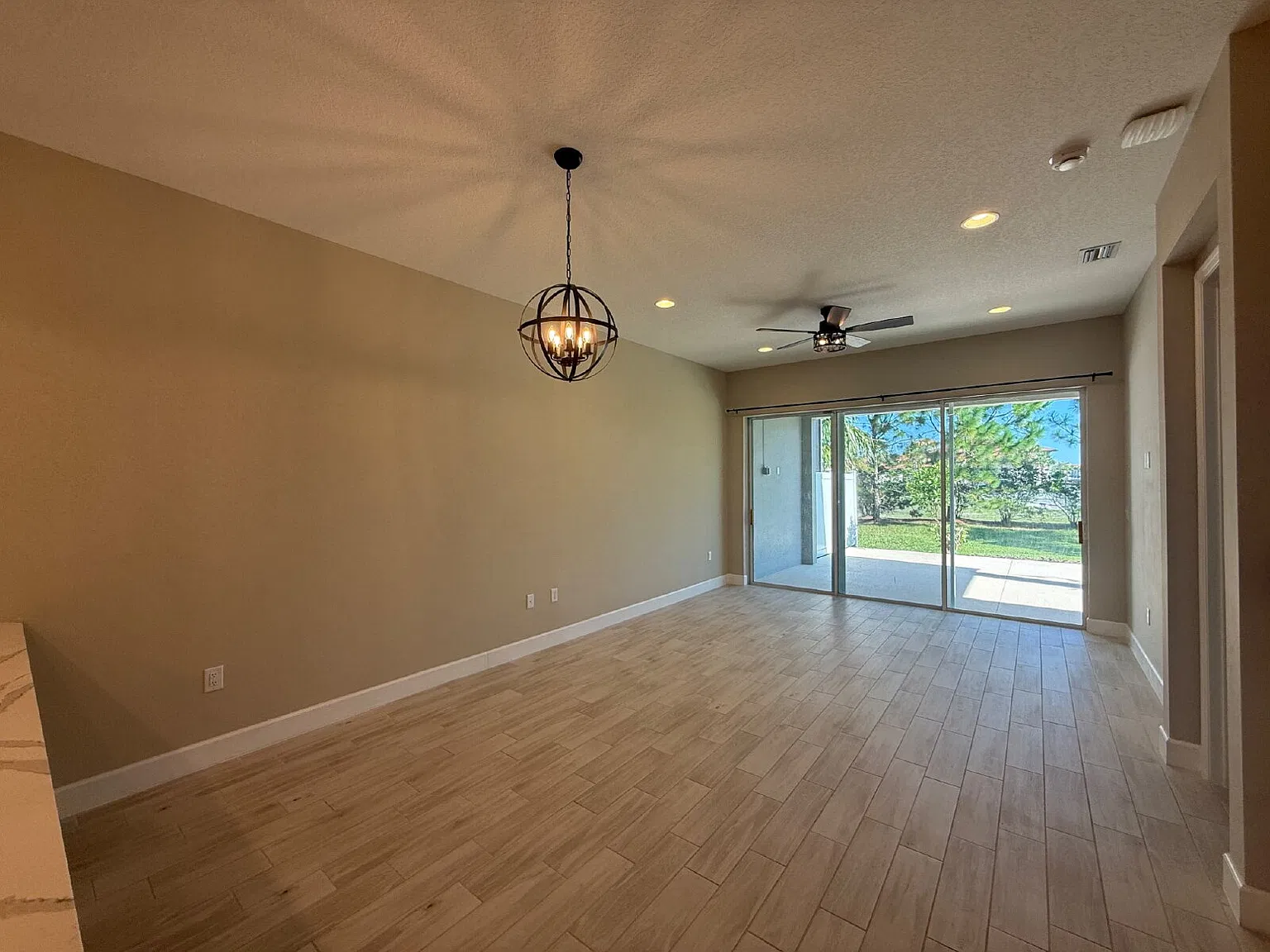 3 bed, 2.0 bath, 1458 sqft, $2,650 — Photo 4