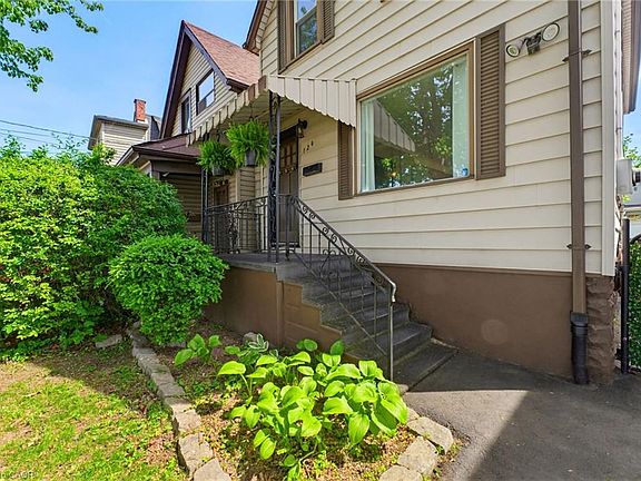 3rd image of 124 Campbell Ave