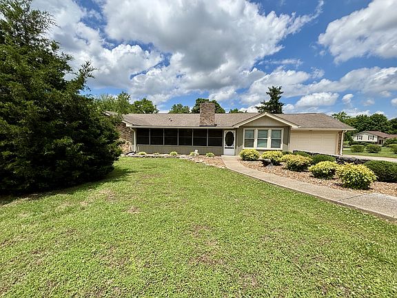 3rd image of 212 Maple Way