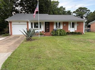15 Beach Rd, Hampton, VA 23664