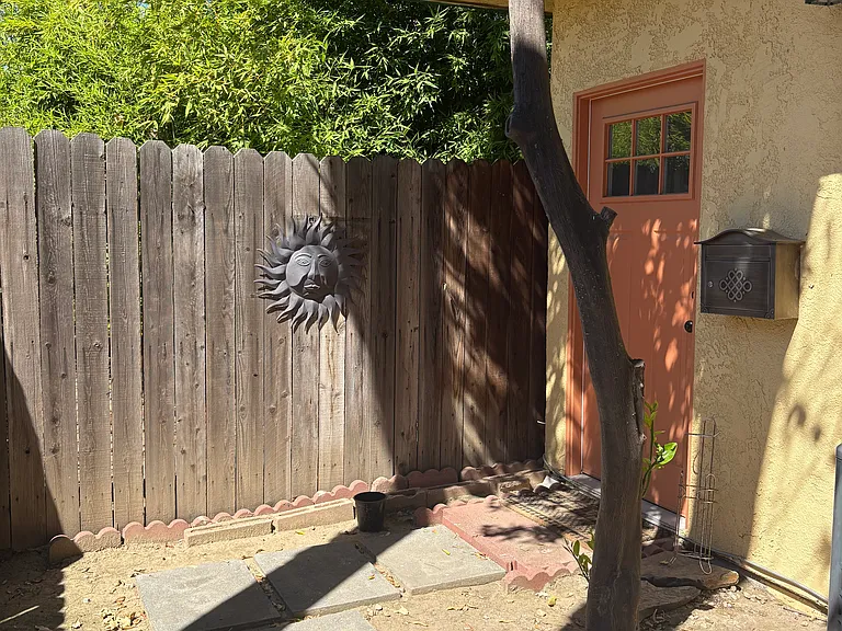 6599 Louise Ave — Photo 8