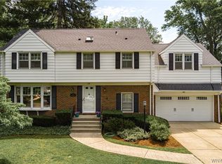 24 Huxley Dr, Amherst, NY 14226