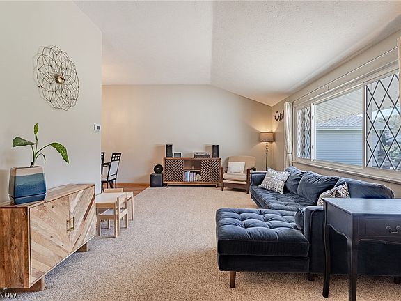 3rd image of 21520 Robinhood Ave