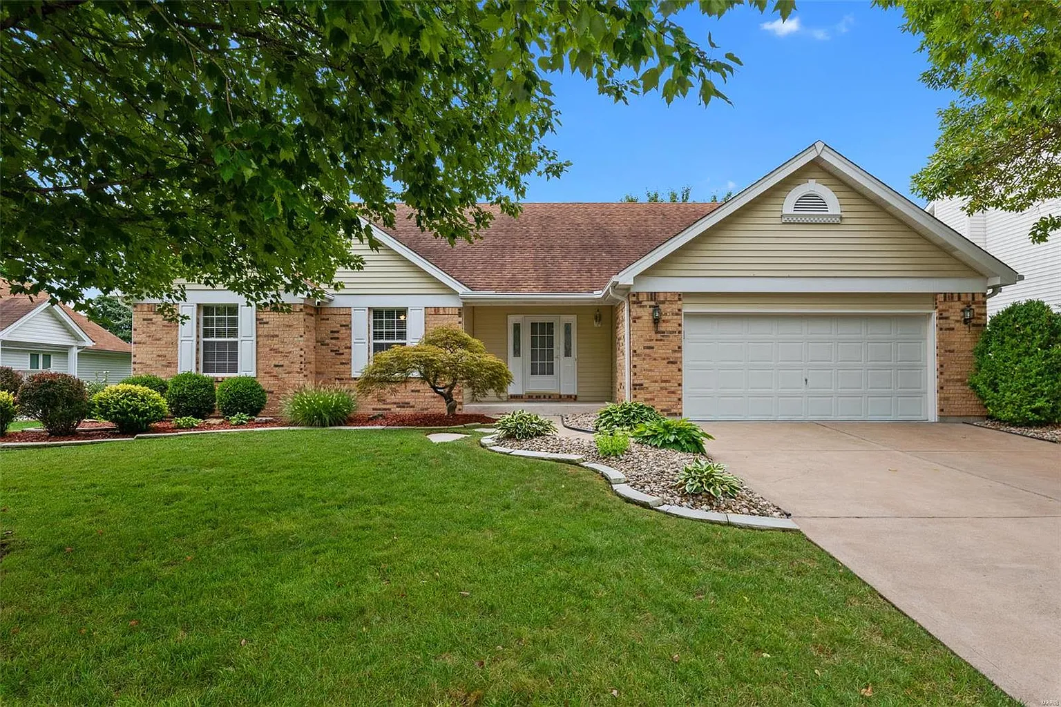 345 Huntleigh Manor Dr photo 1