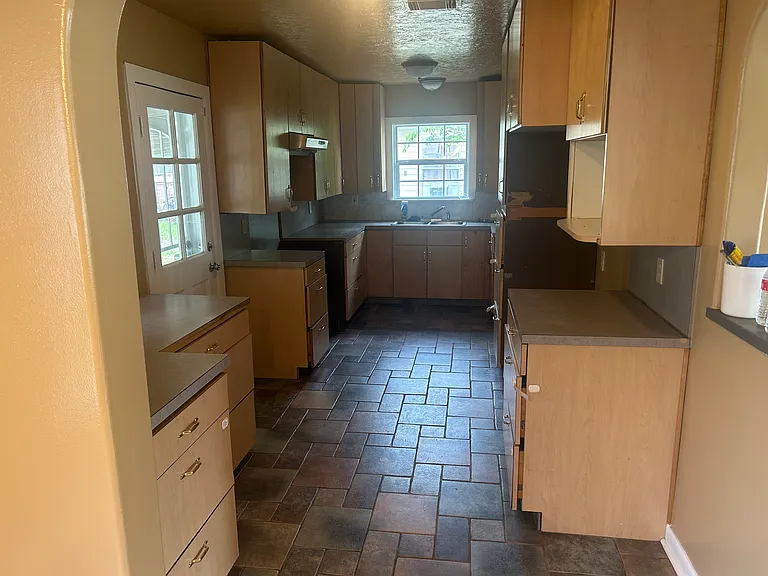 516 Mobile Dr — Photo 4
