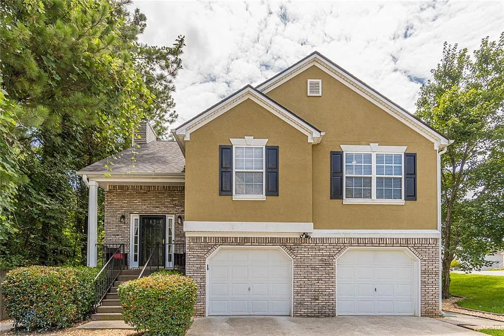 4 bed, 2395 sqft, $2,780 — Photo 1