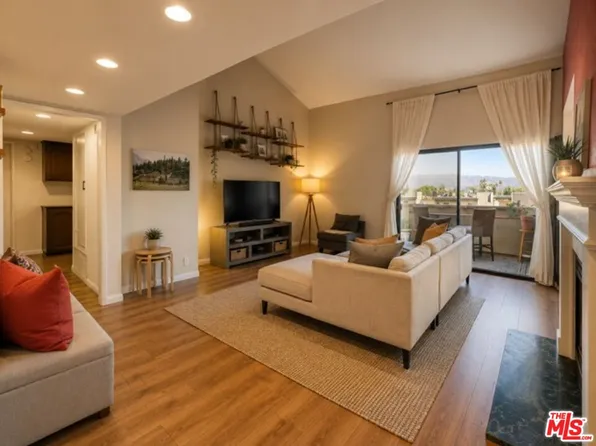 7625 Reseda Blvd Unit 305, Reseda, CA 91335