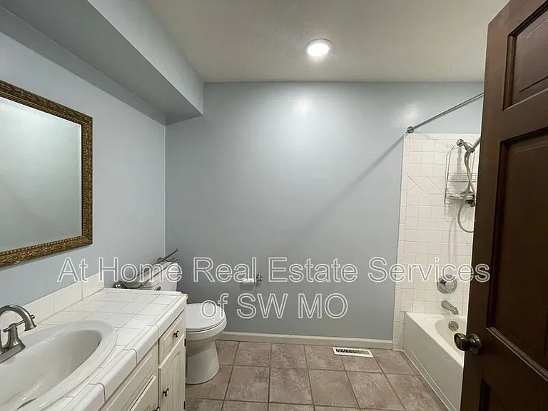 4410 E Valley Rd — Photo 9