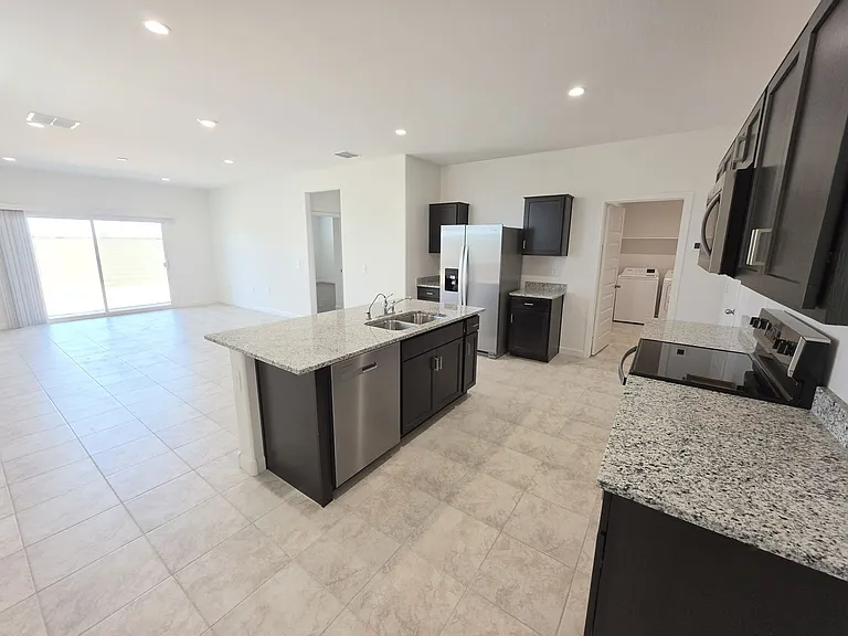 2844 W Shepperd Ave — Photo 8