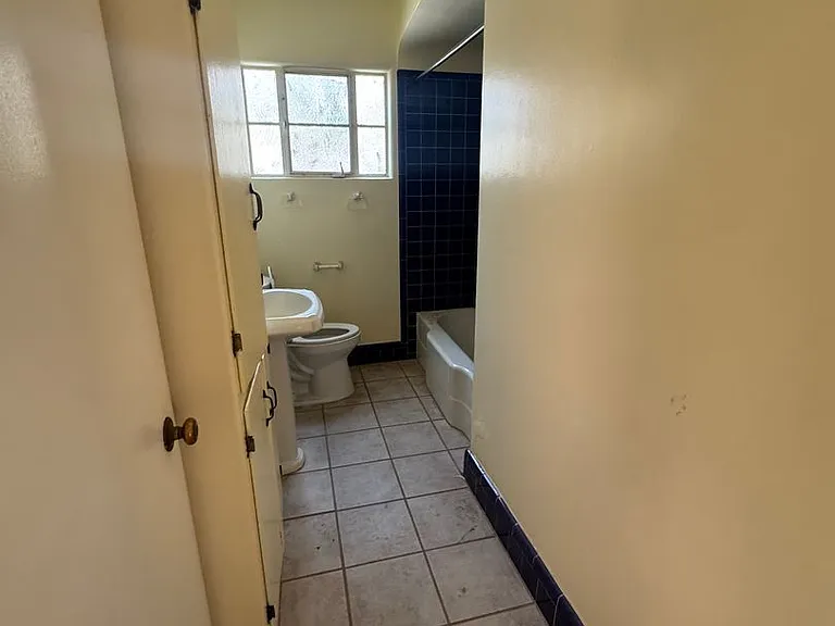 603 Dartmouth Dr NE — Photo 2