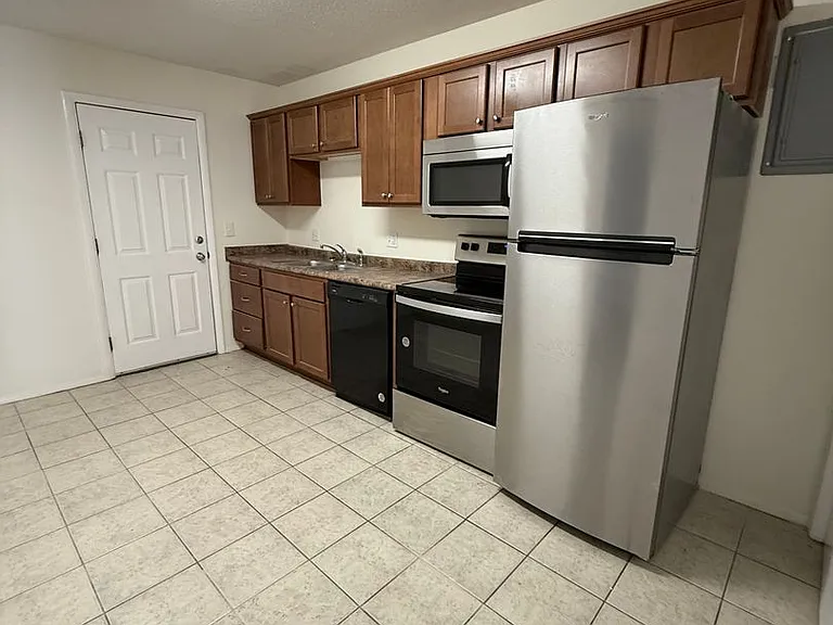 108 Scranton St #2 — Photo 3