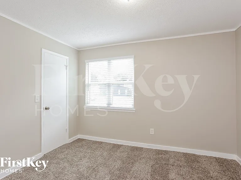 1047 Cove Landing Dr — Photo 13