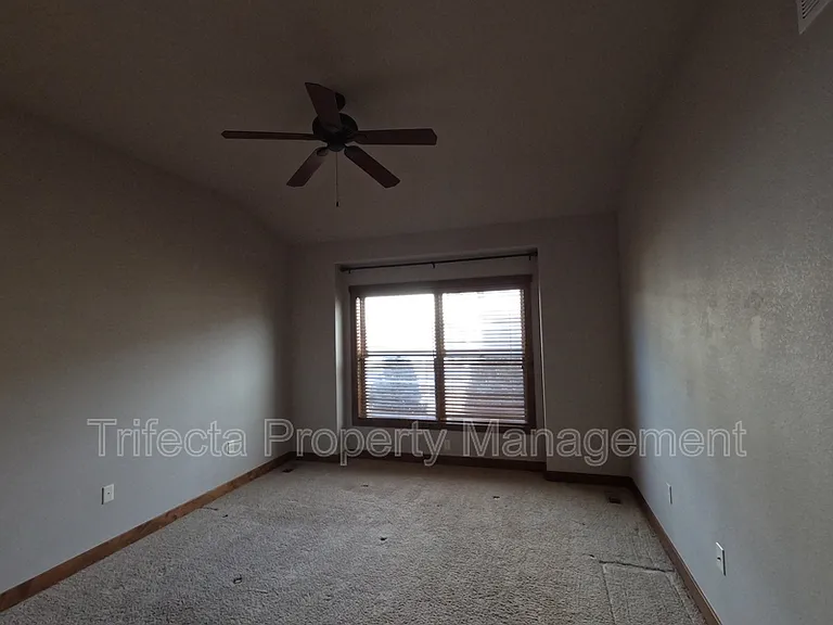 1032 Hessen Dr — Photo 19