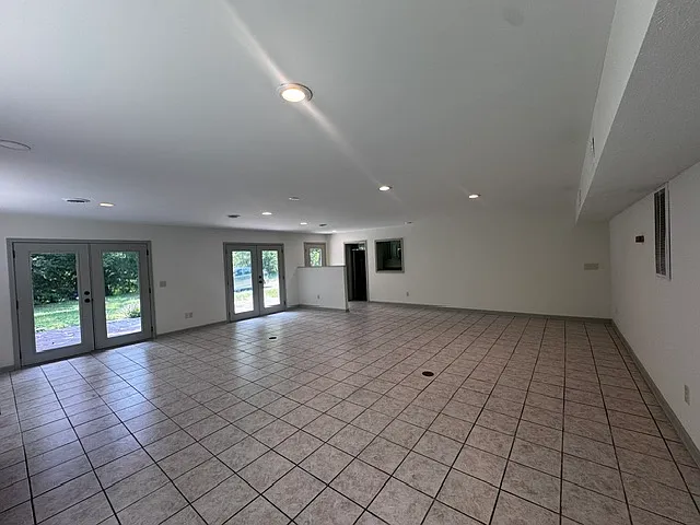 3 bed, 1976 sqft, $2,595 — Photo 3