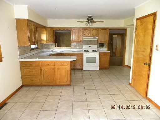 4th image of 900 N Roy Ave