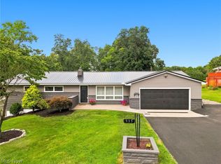 935 Blossom Ln, Zanesville, OH 43701