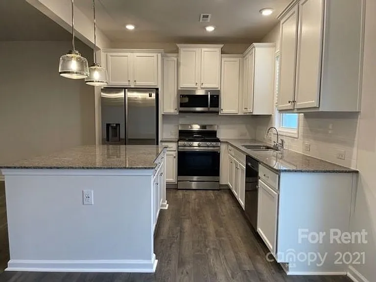 8139 Sheffield Dr — Photo 6