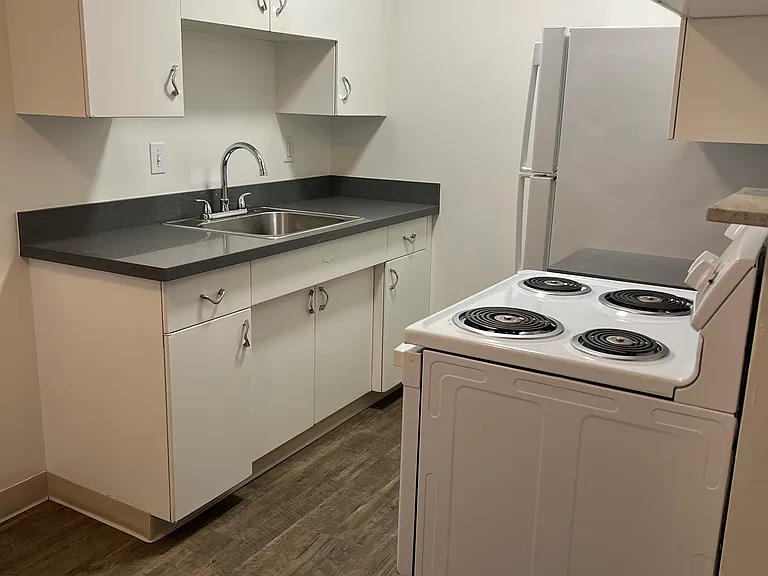 Capri Apartments — Photo 10